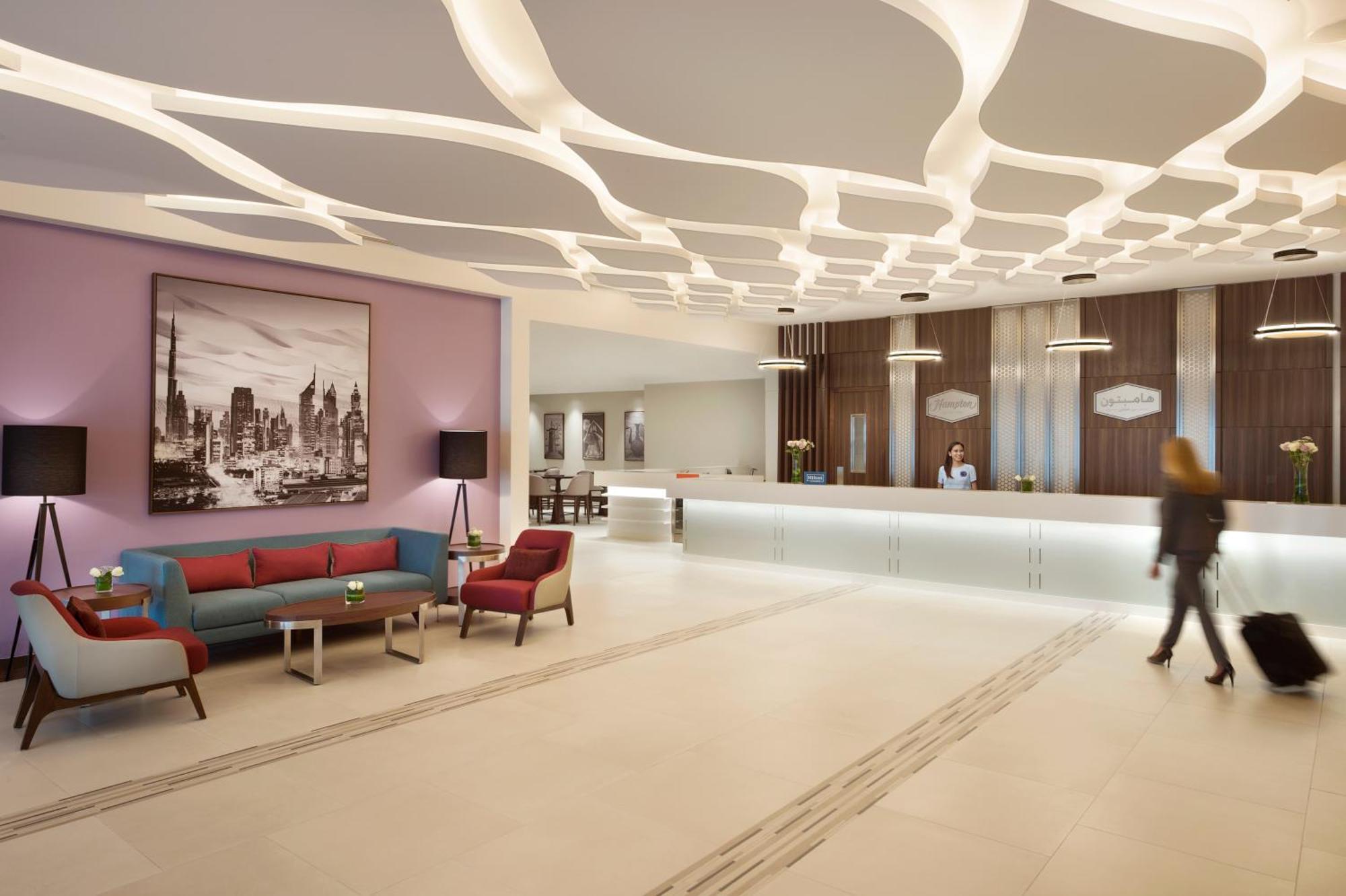 Hampton By Hilton Airport Готель Дубай