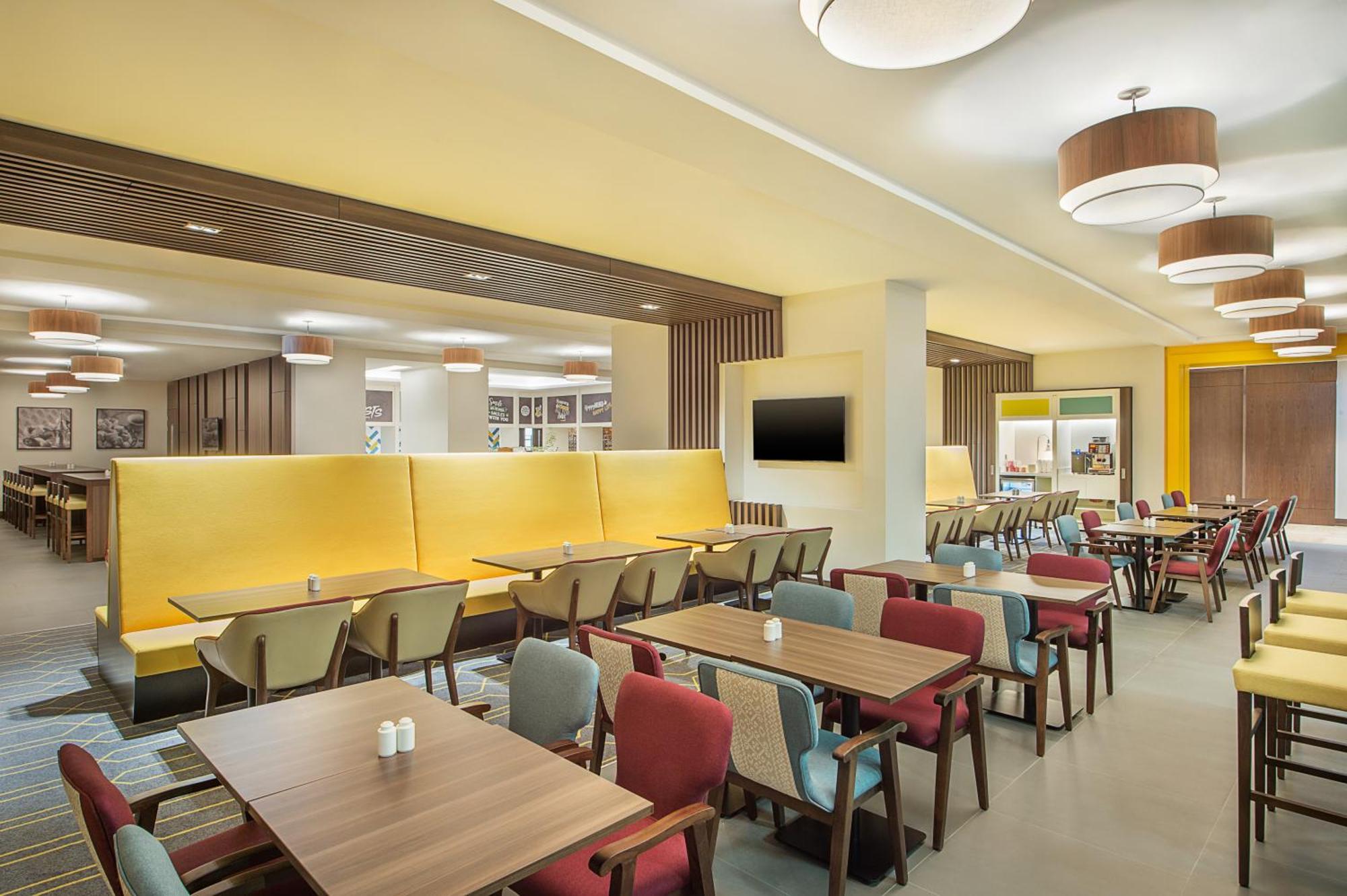Hampton By Hilton Airport Готель Дубай