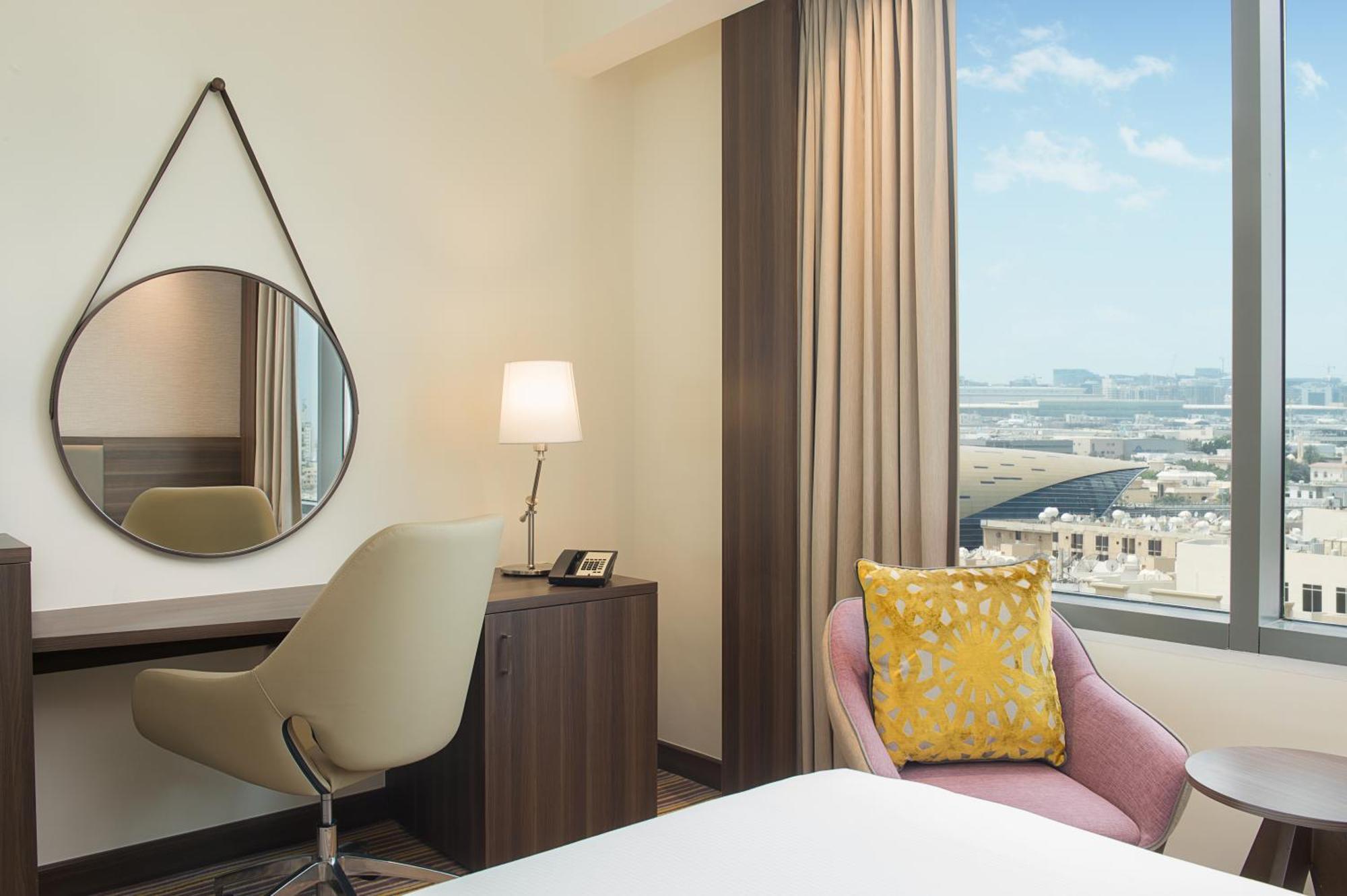 Hampton By Hilton Airport Готель Дубай