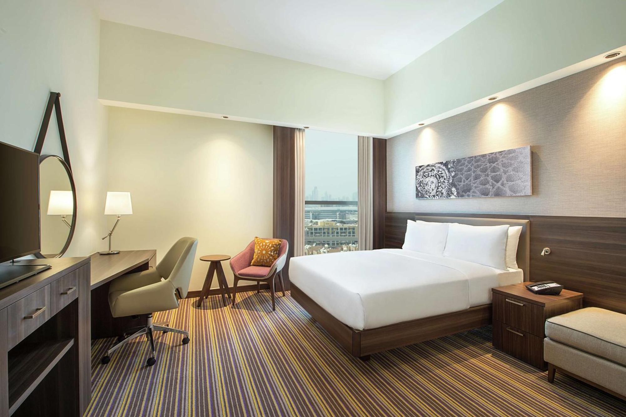 Готель Hampton By Hilton Airport 3*