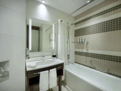 Готель Hampton By Hilton Airport 3*