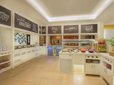 Hampton By Hilton Airport Готель 3*