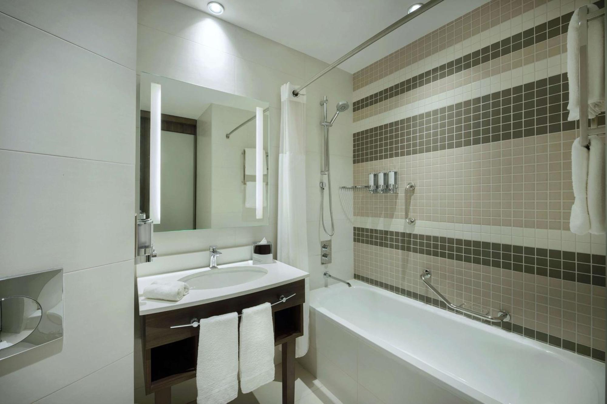 Hampton By Hilton Airport 3* Дубай