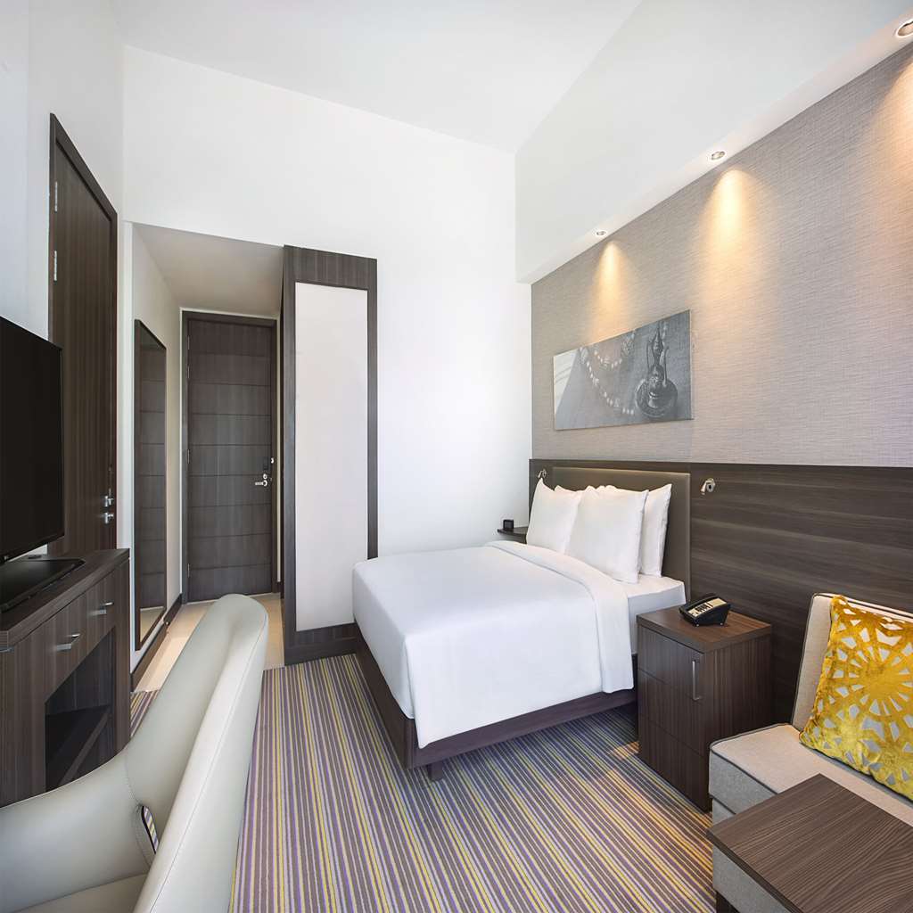 Hampton By Hilton Airport Готель 3*